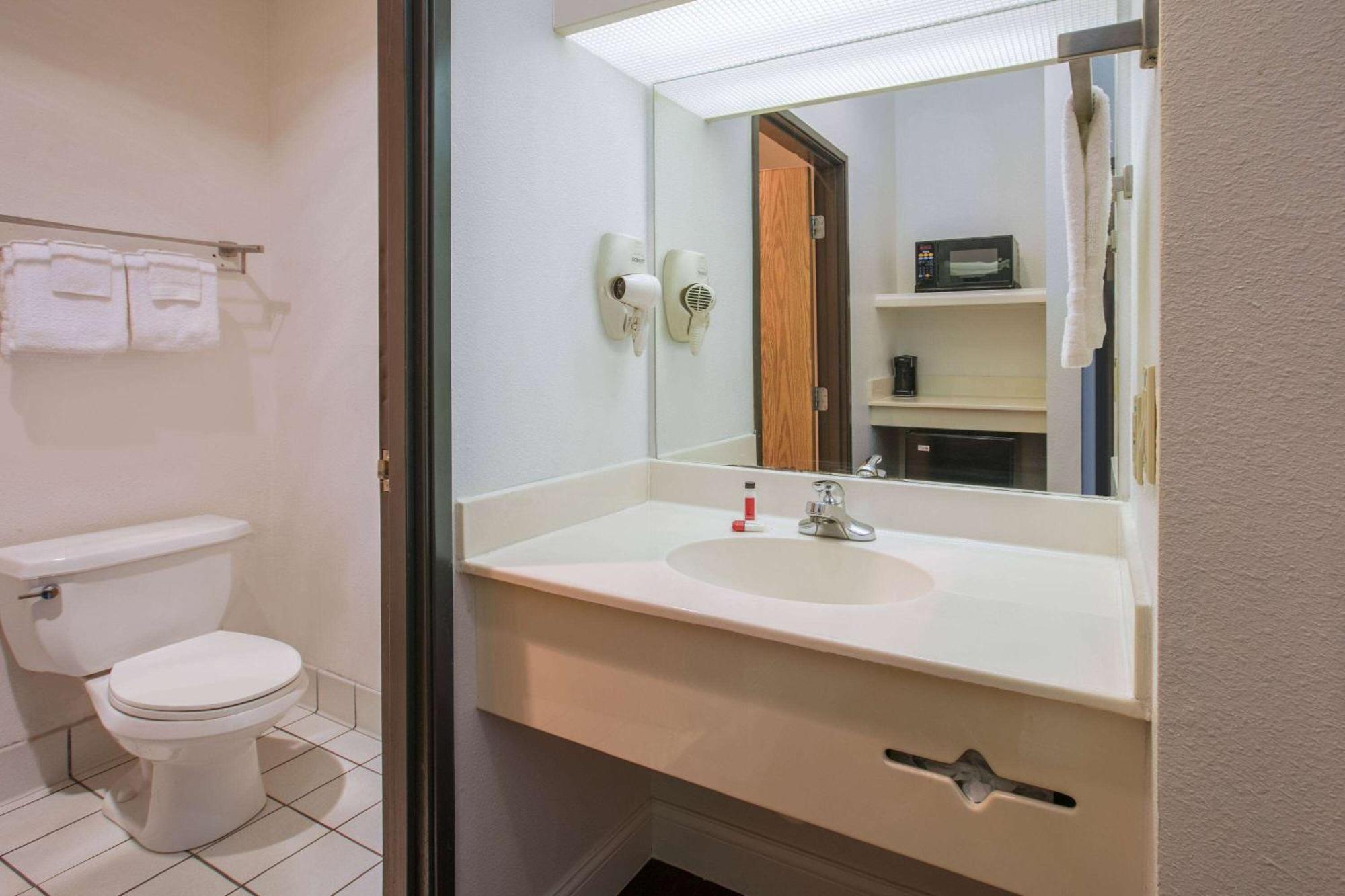 Super 8 By Wyndham Garland North Dallas Area Esterno foto