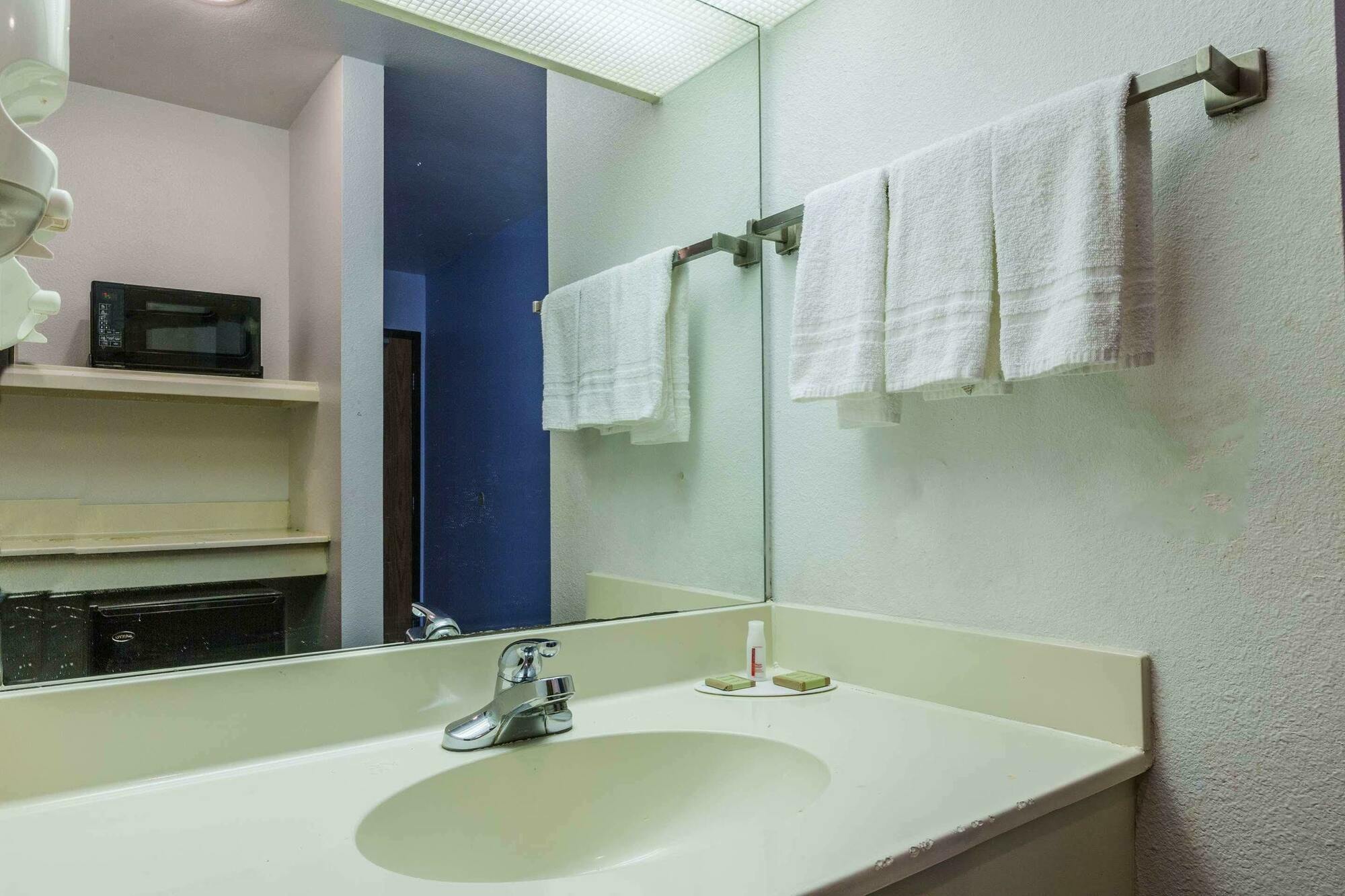 Super 8 By Wyndham Garland North Dallas Area Esterno foto